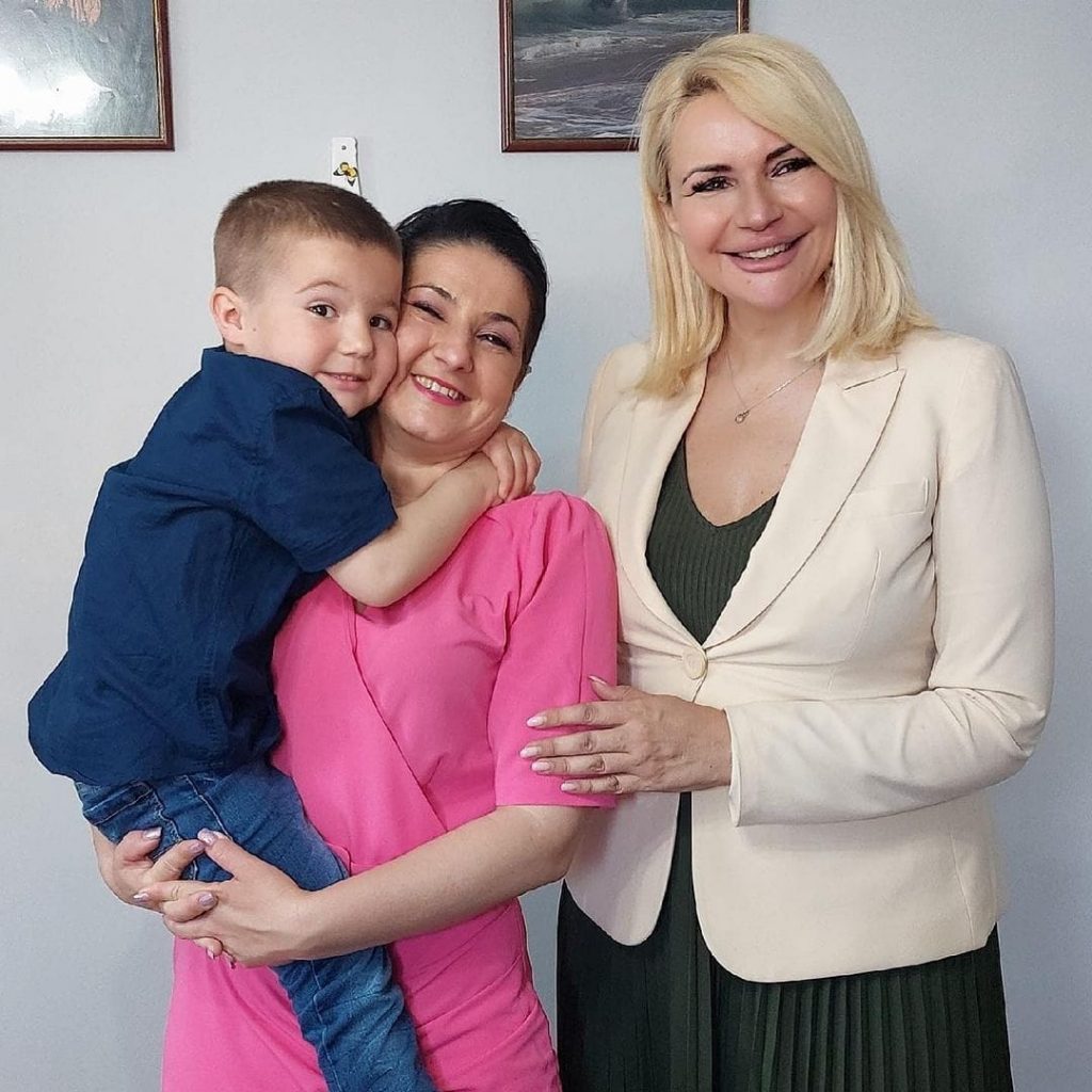 Министарка Кисић у посети породици дечака Милоша Митровића