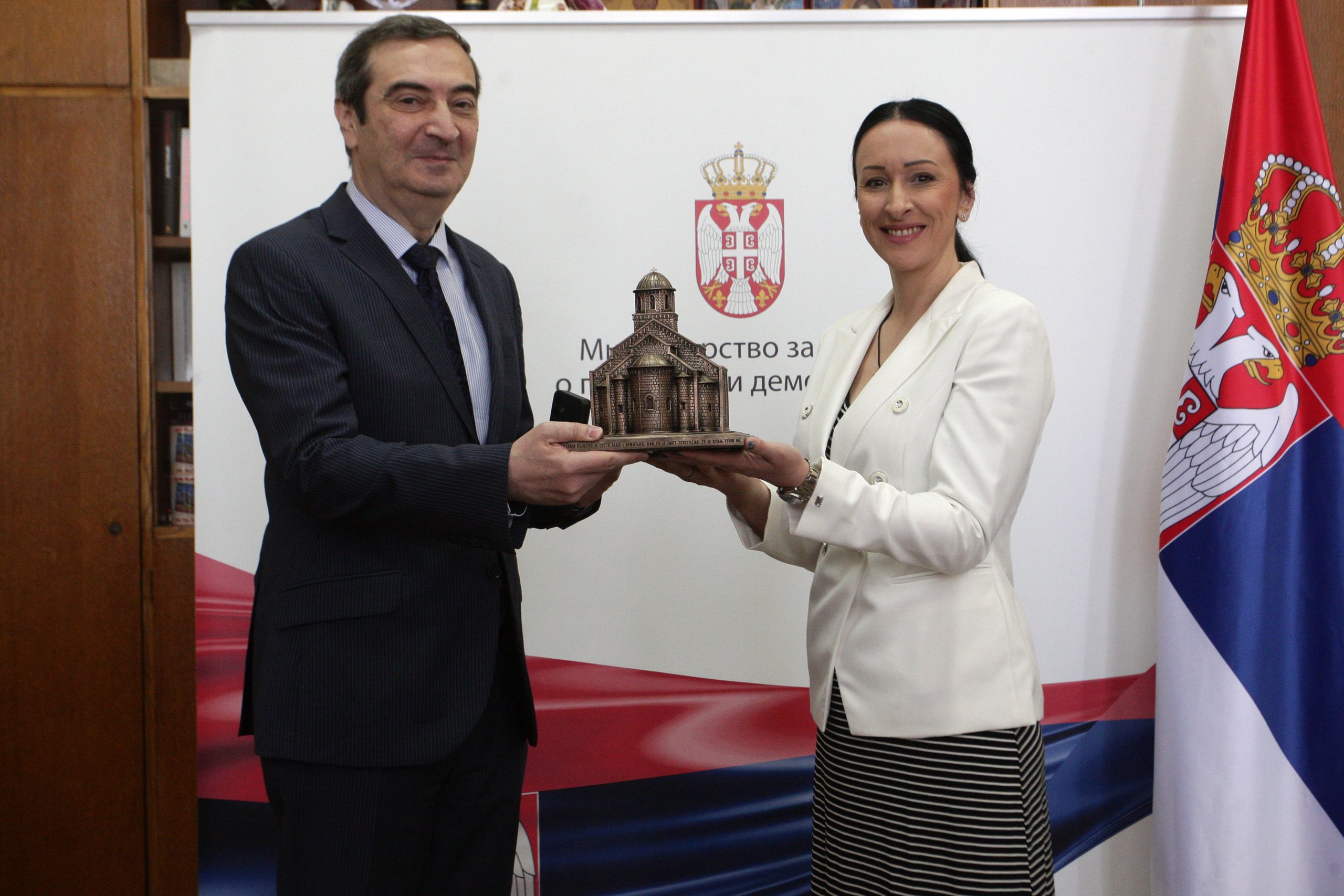 Beograd, 12. juna 2025.-Ministarka za brigu o porodici i demografiju Jelena aric Kovacevic sastala se sa ambasadorom Azerbejdana Kamilom Hasijevim. FOTO TANJUG/ SAVA RADOVANOVIC/ nr