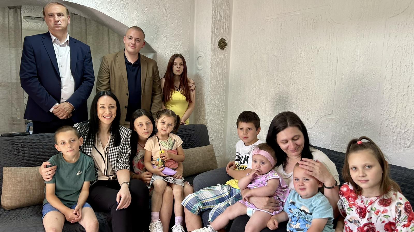 Жарић Ковачевић уручила 100 пакета помоћи породицама у Црној Трави