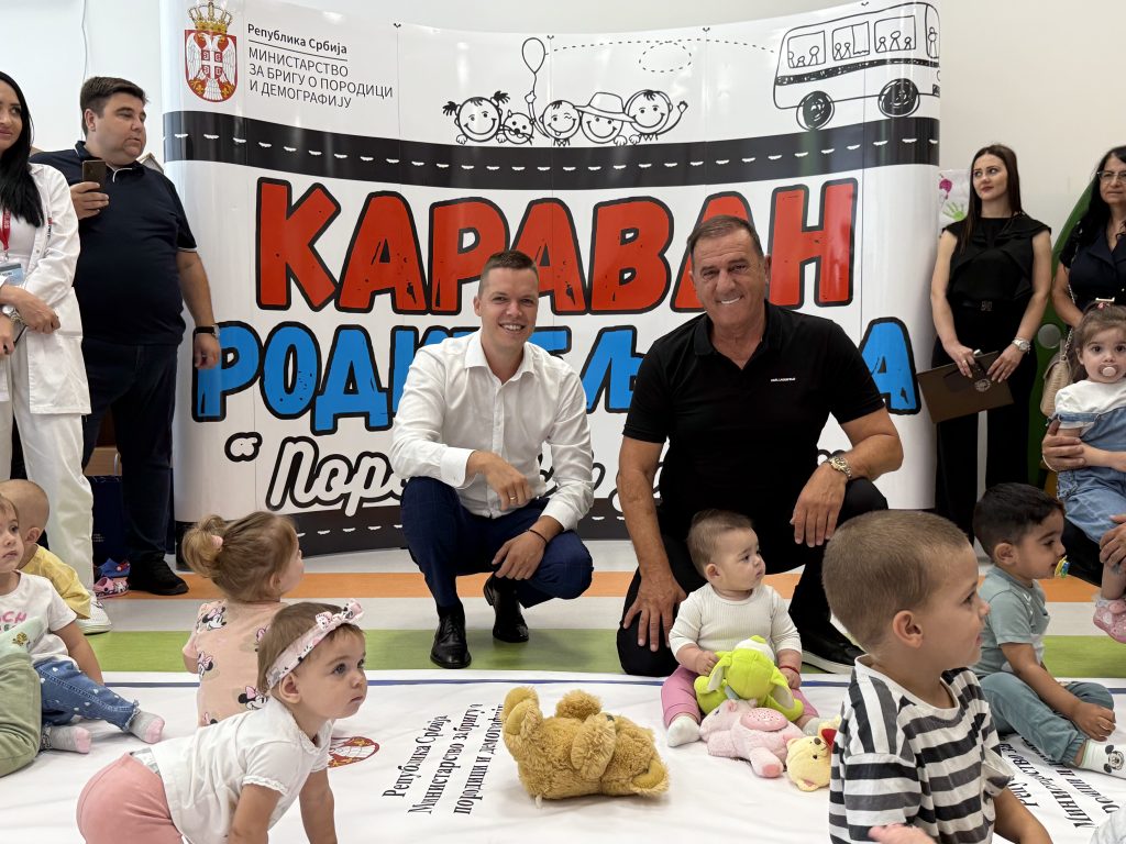 Трећи Караван родитељства у Дољевцу: Подршка породицама и родитељима и на југу Србије
