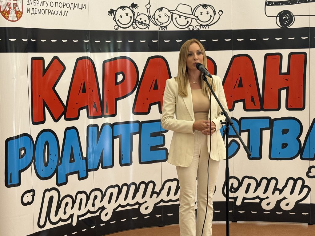 Школица за труднице и тате окупила велики број учесника у Савком Венцу