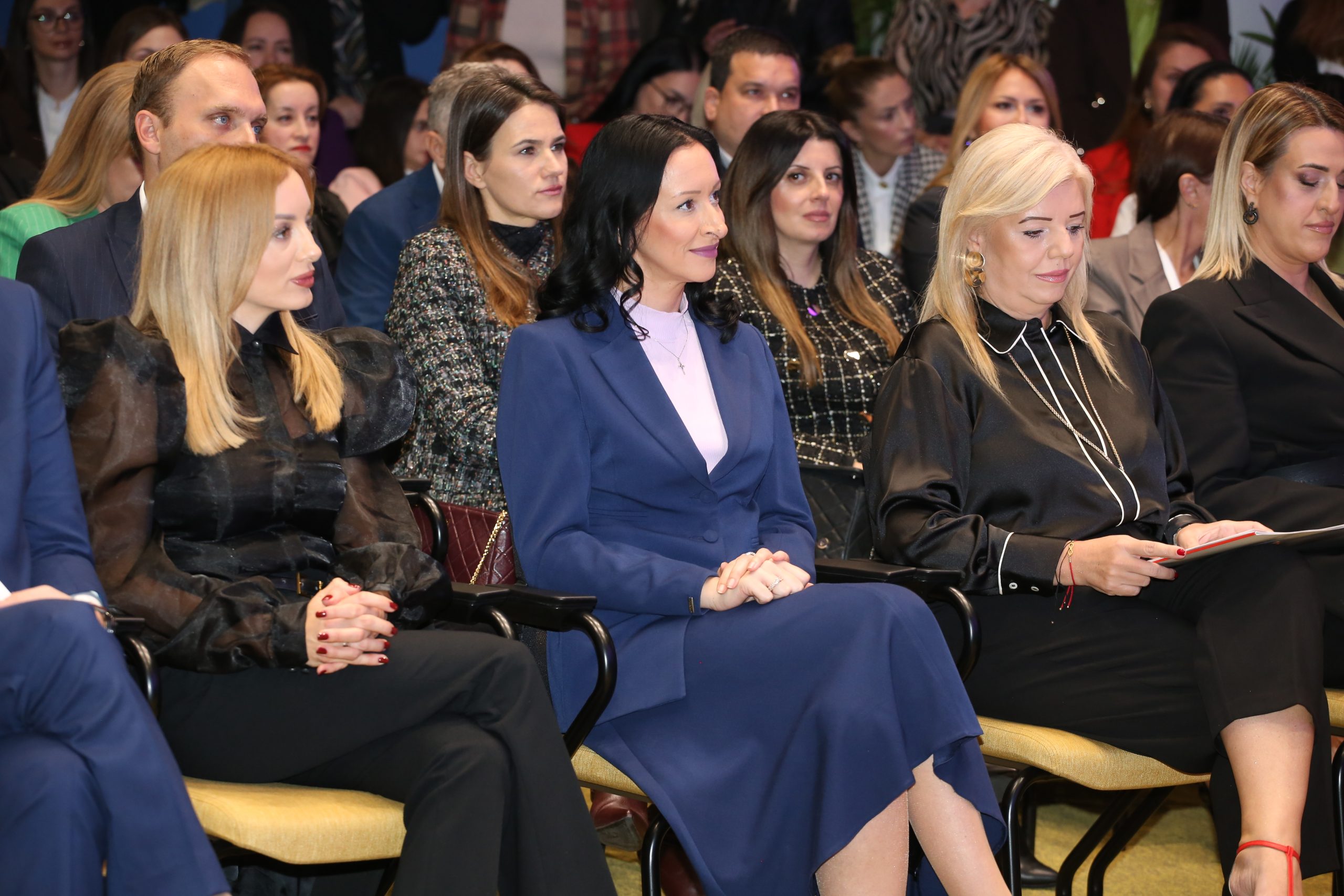 Beograd, 18. novembra 2025. - Konferenciju "ensko preduzetnitvo - u susret Ekspo 2027" odrana je danas u Beogradu povodom obeleavanja Meðunarodnog dana preduzetnica, a ministarka za brigu o porodici i demografiju Jelena ariæ Kovaèeviæ izjavila je da su ene stub porodice i drave i da je vano da ih institucije u to veæoj meri podravaju. FOTO TANJUG/ DEJAN IVANÈEVIÆ/bs