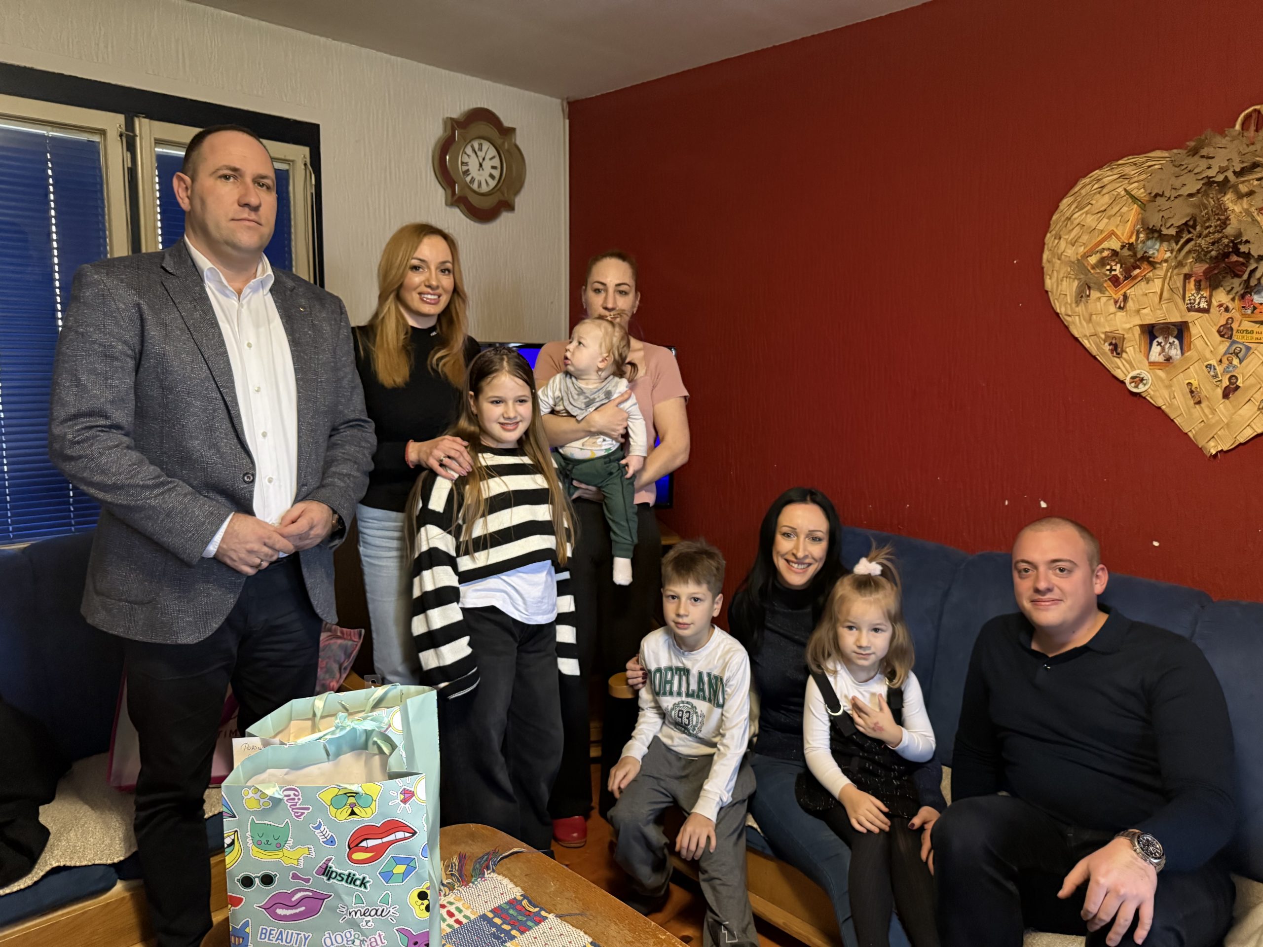 Жарић Ковачевић обишла вишечлане породице у Моравичком округу