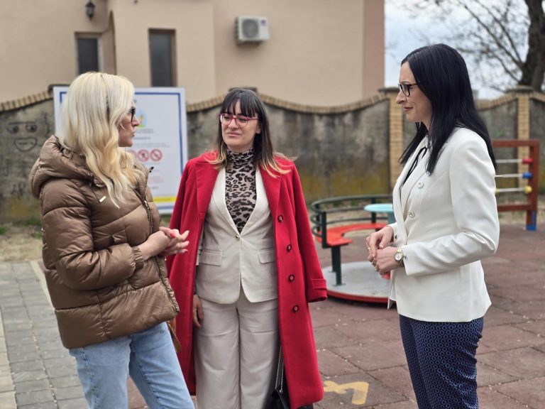 c8b3f299-7465-4c7a-a7c4-7444f93bfc0d