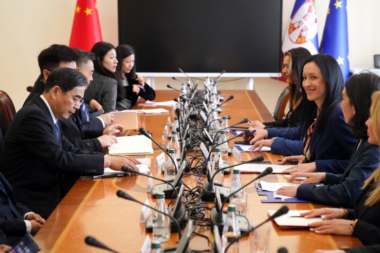 DANG ÐINAN, JELENA ARIÆ KOVAÈEVIÆ