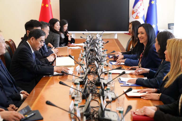 DANG ÐINAN, JELENA ARIÆ KOVAÈEVIÆ