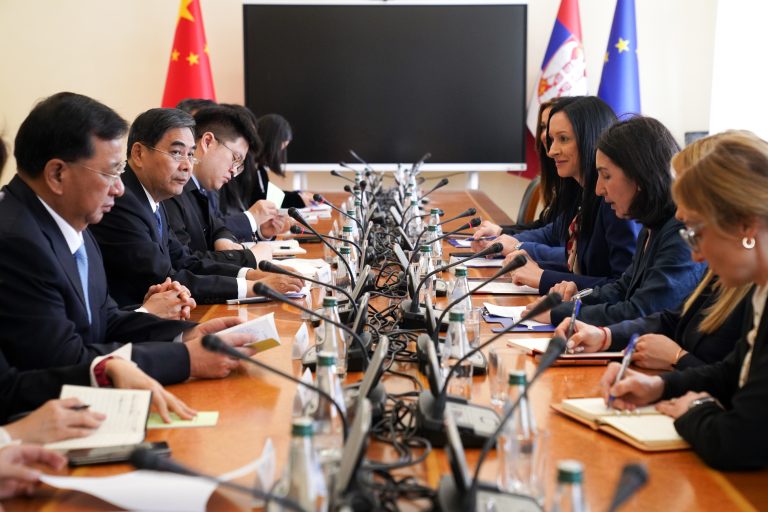 DANG ÐINAN, JELENA ARIÆ KOVAÈEVIÆ