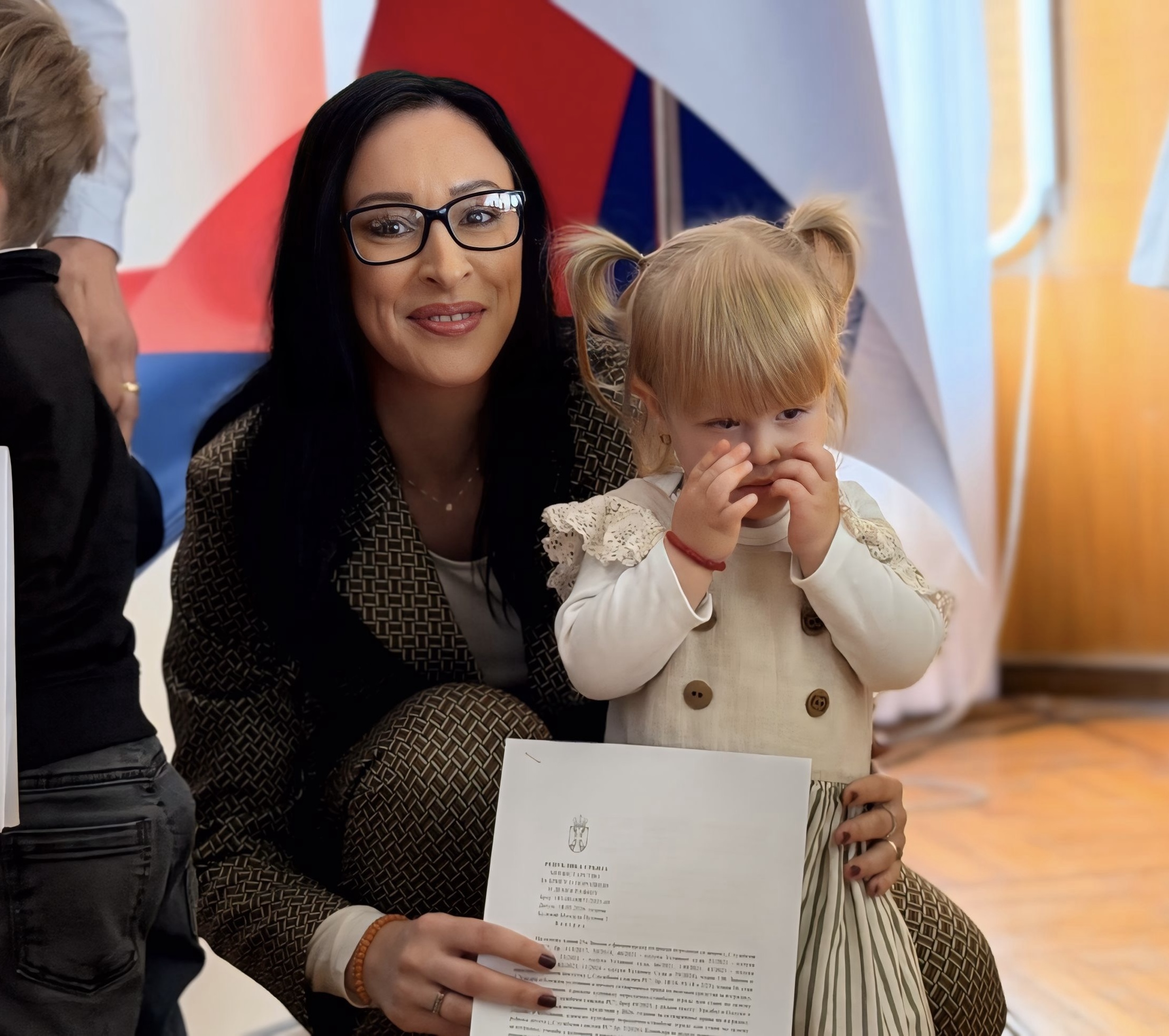 Жарић Ковачевић уручила решења мајкама које су добиле до 20.000 евра за куповину прве некретнине